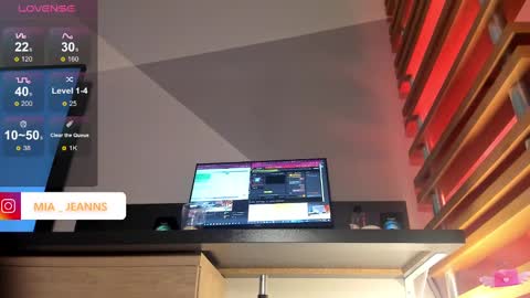 Snapshot of miajeans chatting on January 24, 6:03 am Mia online show from January 24, 6:03 am