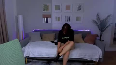 mialacrice online show from June 21, 7:27 pm