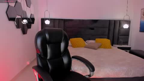Call me Mia  online show from July 29, 7:01 pm