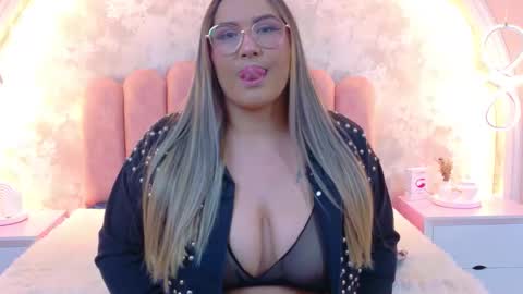 Mia online show from January 7, 4:04 am