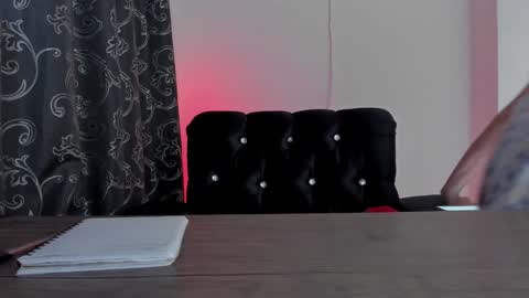 Mia Lenox online show from December 18, 10:35 pm