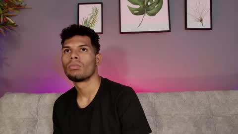 Mia online show from December 2, 7:20 pm