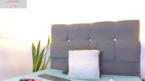 Snapshot of miamackleyn_ chatting on May 5, 1:41 pm MIA online show from May 5, 1:41 pm