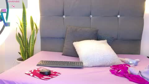 Snapshot of miamackleyn_ chatting on May 8, 1:38 pm MIA online show from May 8, 1:38 pm