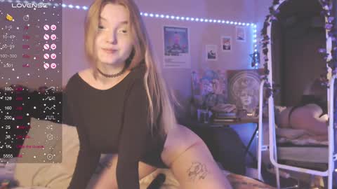 Snapshot of miamiameow chatting on February 27, 4:32 pm Mia online show from February 27, 4:32 pm