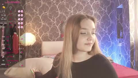 Mia online show from May 2, 3:06 pm