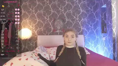 Mia online show from June 13, 11:41 am