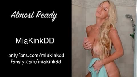 Snapshot of miamilfs chatting on October 22, 12:27 pm Mia online show from October 22, 12:27 pm