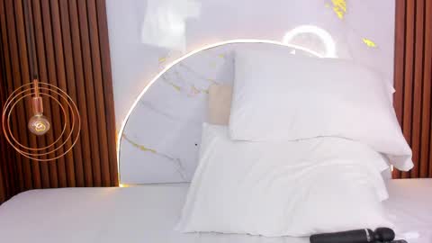 Mia  online show from April 28, 4:39 am