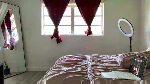 Snapshot of miamiworld chatting on November 15, 3:30 pm MiamiWorld online show from November 15, 3:30 pm