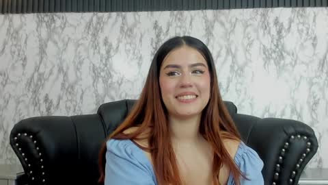 Snapshot of miamontoya chatting on January 13, 3:15 pm Mia -5 7001400 Follow online show from January 13, 3:15 pm