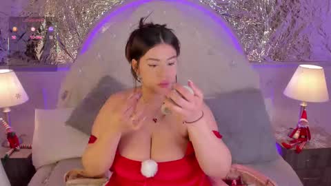 Mia   -5 7001400 Follow  online show from December 18, 1:39 pm