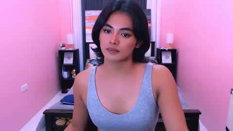 Snapshot of miamoreamara69 chatting on June 17, 6:05 am miamoreamara69 online show from June 17, 6:05 am