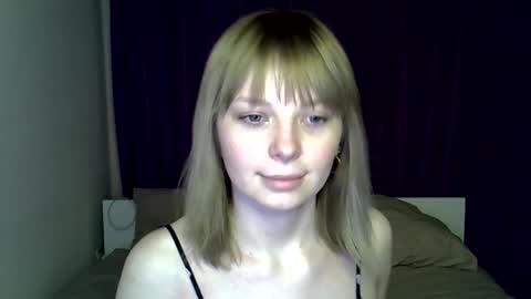 Snapshot of mianine chatting on March 22, 7:17 pm Mia online show from March 22, 7:17 pm