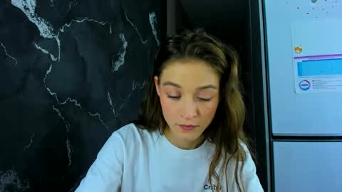 Snapshot of miapaw chatting on October 21, 8:20 pm Mia online show from October 21, 8:20 pm