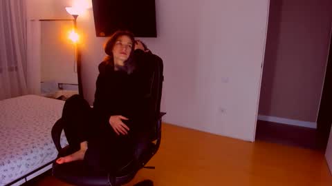 Snapshot of miapaw chatting on November 1, 7:49 pm Mia online show from November 1, 7:49 pm