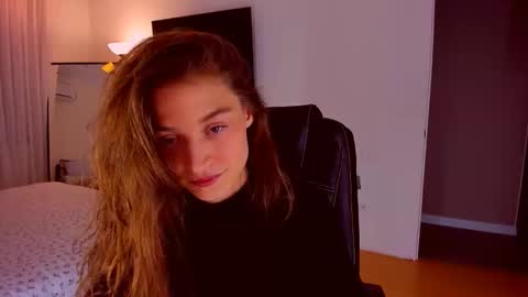 Snapshot of miapaw chatting on November 3, 7:59 pm Mia online show from November 3, 7:59 pm