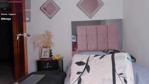 miapearls_ online show from February 20, 6:26 am