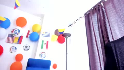 Snapshot of miarobertsmilf chatting on July 4, 2:12 pm Mia Milf online show from July 4, 2:12 pm