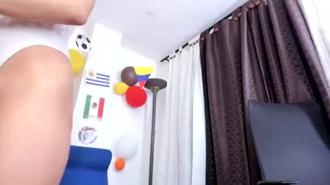 Snapshot of miarobertsmilf chatting on July 12, 12:23 am Mia Milf online show from July 12, 12:23 am