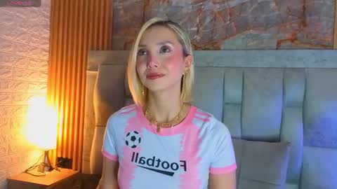 Snapshot of miaroldan chatting on July 14, 12:22 pm miaroldan online show from July 14, 12:22 pm