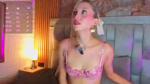 Snapshot of miaroldan chatting on July 27, 12:45 pm miaroldan online show from July 27, 12:45 pm