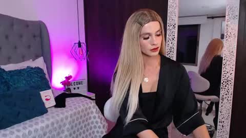 Snapshot of miaromanove_ss chatting on December 27, 5:52 am Mia Romanove online show from December 27, 5:52 am