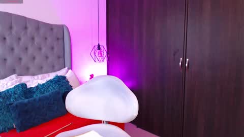 Snapshot of miaromanove_ss chatting on February 7, 9:04 pm Mia Romanove online show from February 7, 9:04 pm