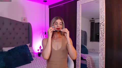 Snapshot of miaromanove_ss chatting on February 21, 2:50 am Mia Romanove online show from February 21, 2:50 am