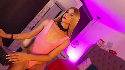 Mia Romanove online show from June 13, 3:37 am