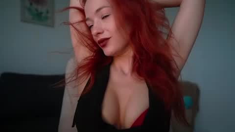 Snapshot of miarouge_me chatting on July 5, 2:40 am Mia online show from July 5, 2:40 am