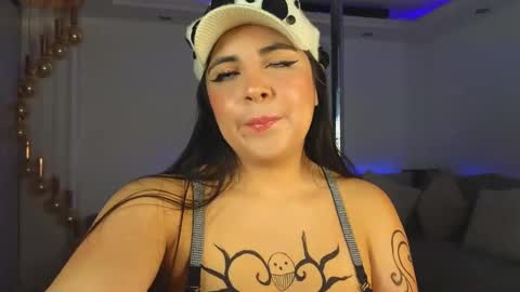 Snapshot of miasavagex18 chatting on January 17, 2:29 am MiaHancock online show from January 17, 2:29 am