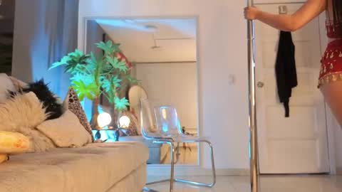 Snapshot of miasavagex18 chatting on October 6, 1:47 am MiaHancock online show from October 6, 1:47 am