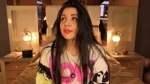 Snapshot of miasavagex18 chatting on November 6, 11:37 pm MiaHancock online show from November 6, 11:37 pm