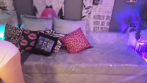 MiaHancock online show from April 30, 3:02 am