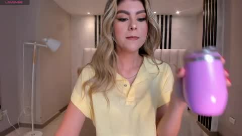Snapshot of miasilvax chatting on May 8, 11:15 am Mia Silva online show from May 8, 11:15 am