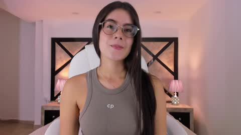 Snapshot of miasilverr chatting on February 1, 12:18 am Mia online show from February 1, 12:18 am