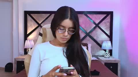 Snapshot of miasilverr chatting on October 14, 7:25 pm Mia online show from October 14, 7:25 pm