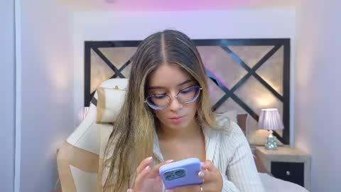 Mia online show from July 25, 7:22 pm