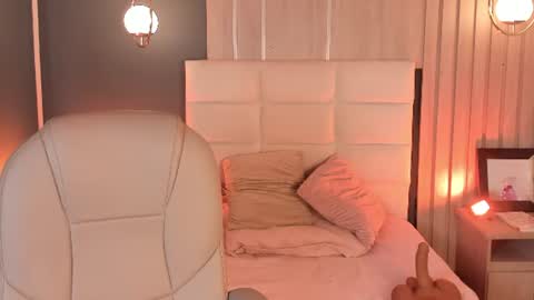 Mia online show from June 11, 2:53 am