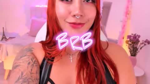 Snapshot of miathaylor chatting on December 3, 1:13 am Mia Thaylor online show from December 3, 1:13 am