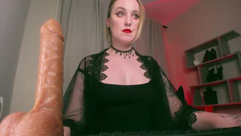 Snapshot of miaunicorn chatting on January 17, 2:50 am Lana online show from January 17, 2:50 am