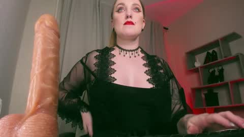 Snapshot of miaunicorn chatting on January 17, 5:53 am Lana online show from January 17, 5:53 am