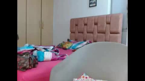 Snapshot of miavanessa_high chatting on February 5, 4:06 am MIA VANESSA online show from February 5, 4:06 am