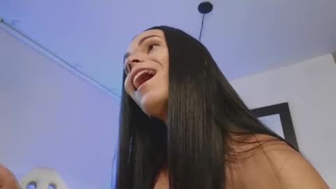 Snapshot of miavero chatting on January 29, 8:04 pm Mia online show from January 29, 8:04 pm