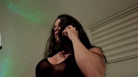 Snapshot of miavero chatting on September 10, 6:08 pm Mia online show from September 10, 6:08 pm