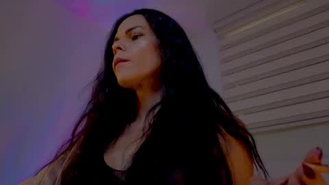 Snapshot of miavero chatting on September 30, 3:17 pm Mia online show from September 30, 3:17 pm