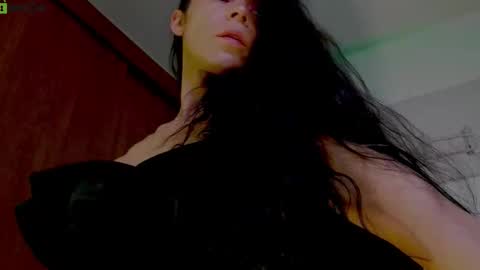 Snapshot of miavero chatting on October 15, 12:49 pm Mia online show from October 15, 12:49 pm