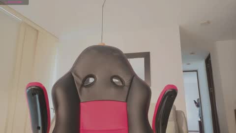 Snapshot of miavero chatting on May 29, 4:49 pm Mia online show from May 29, 4:49 pm