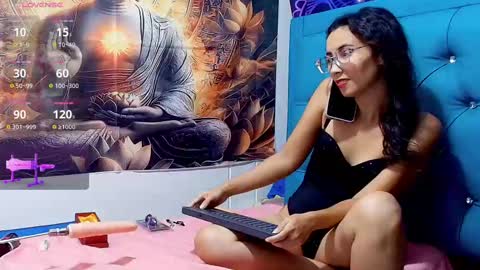 Snapshot of miawild_ chatting on October 7, 2:09 am Mia online show from October 7, 2:09 am